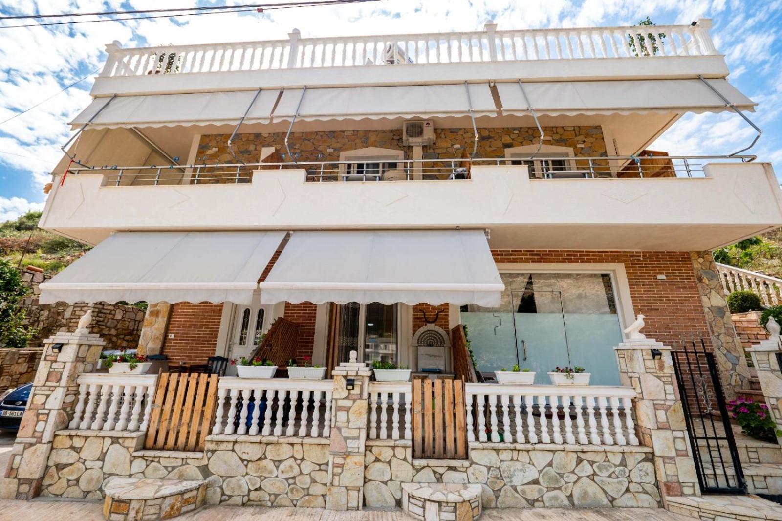 Vila Basho Sarande Luaran gambar