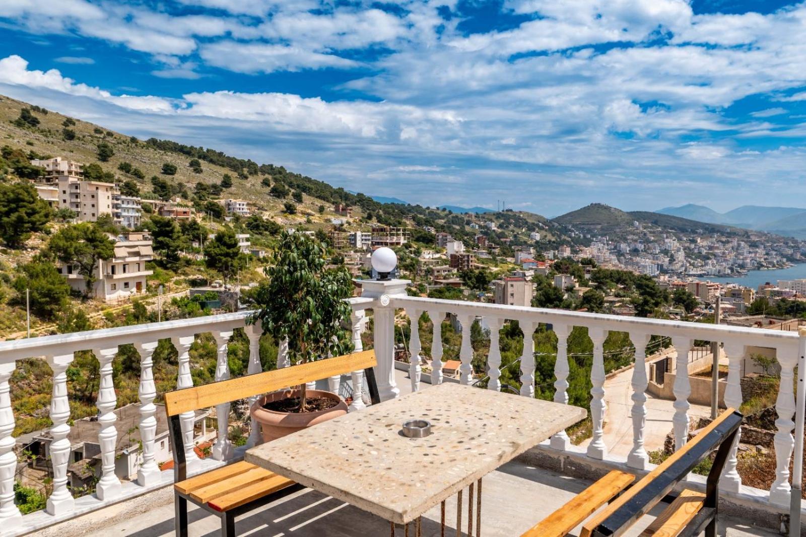 Vila Basho Sarande Luaran gambar